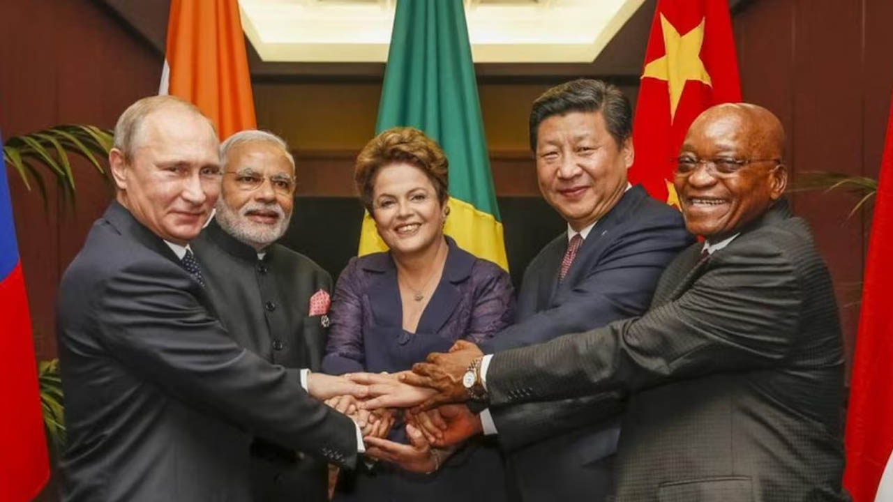 दक्षिण अफ्रीका के जोहान्सबर्ग में आज से शुरू हो रह है BRICS सम्मेलन,पीएम मोदी सम्मलेन के लिए रवाना हुए
