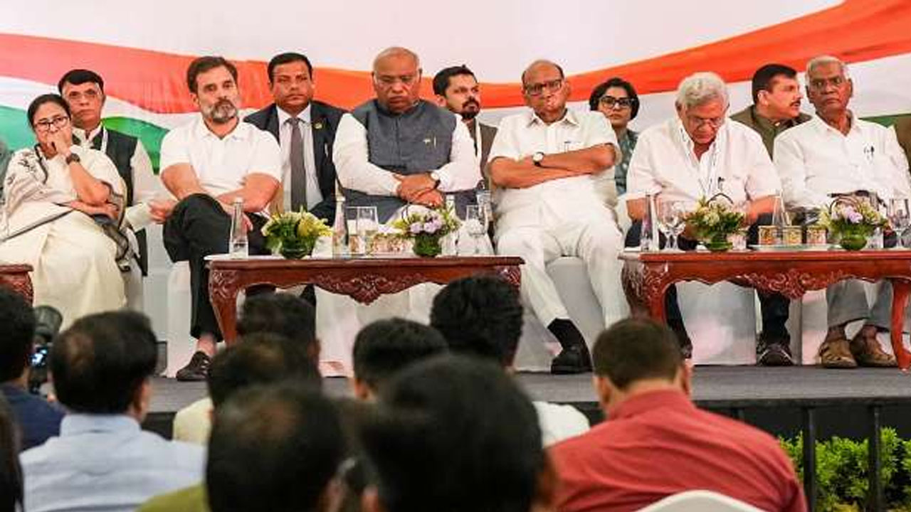विपक्षी गठबंधन I.N.D.I.A की दूसरी बैठक जारी है, मीटिंग होटल ग्रैंड हयात में सुबह 10 बजे से शुरू हुआ