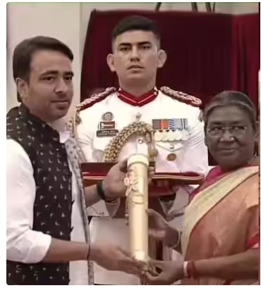 राष्ट्रपति द्रौपदी मुर्मू ने चौधरी चरण सिंह, कर्पूरी ठाकुर, नरसिम्हा राव सहित 4 शख्सियतों को भारत रत्न से  किया सम्मानित