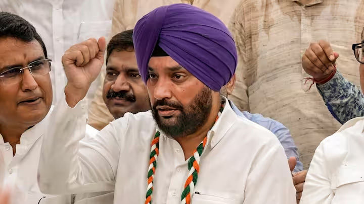 लोकसभा चुनाव के बीच में अरविंदर सिंह लवली दिल्ली कांग्रेस के कैप्टन ने रिजाइन कर दिया है
