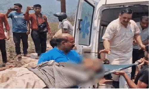 उत्तराखंड के बद्रीनाथ हाईवे पर टैंपो ट्रैवलर बेकाबू होकर अलकनंदा नदी में  गिरी , 8  पर्यटकों की मौत 15 घायल