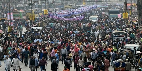 पीएम शेख हसीना ने दिया पद से इस्तीफा ,प्रदर्शनकारी घर में घुसे, सेना संभाल सकती है बांग्लादेश की कमान