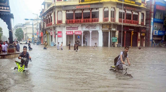 देश भर में मानसून का ज़ोर - UP के 15 जिलों में बाढ़, राजस्थान के कई ज़िलों में स्कूलों में छुट्टी