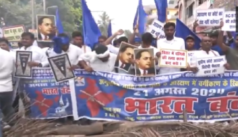 क्रीमी लेयर लागू करने के सुझाव के खिलाफ दलित-आदिवासी संगठनों का आज भारत बंद,,कई राज्यों में दिख रहा है असर