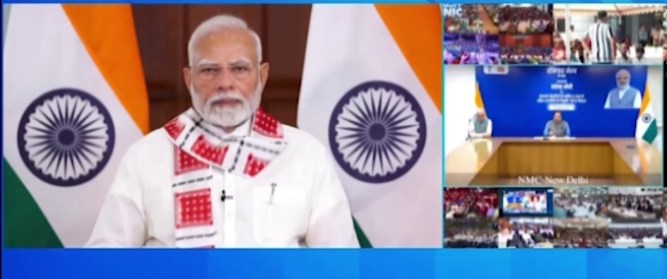 देश में 40 जगहों पर रोजगार मेले का आयोजन, पीएम मोदी ने वीसी के जरिए बांटे नियुक्ति पत्र