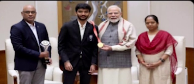 पीएम मोदी से मिले वर्ल्ड चेस चैंपियन गुकेश, पीएम ने की गुकेश के खेल कौशल की तारीफ