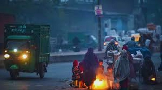 भीषण ठंड को लेकर कई राज्यों में हाई अलर्ट, पहाड़ो में बर्फ़बारी सैकड़ो ट्रेने-उड़ाने प्रभावित