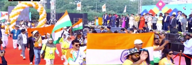 अंतर्राष्ट्रीय पतंग महोत्सव, 11 राज्यों से 52 और 47 देशों से 143 पतंगबाजी पहुंचे