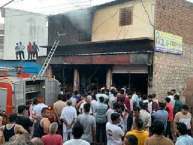 बालोतरा के पीएनपी हैंडलूम फैक्ट्री में लगी भीषण आग,ढाई घंटे की बड़ी मशक्कत के बाद दमकल ने बुझाई आग