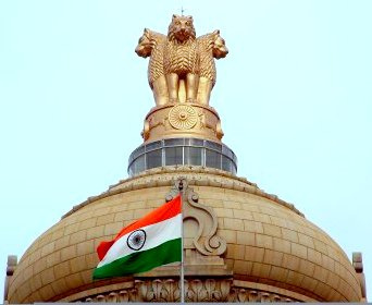 राज्य सरकार ने 15 आईएएस अधिकारियों को किया इधर-उधर,
